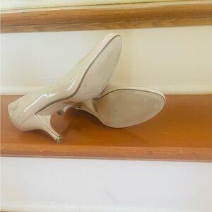 High heels, size 10, color beige, excellent condition